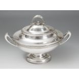 TIFFANY & CO. tureen; New York, circa 1869.Sterling silver 925, with contrasts.Measurements: 34 x