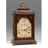 Bracket type table clock. TOMAS LOZANO, London, early 18th century.Mahogany veneered case with