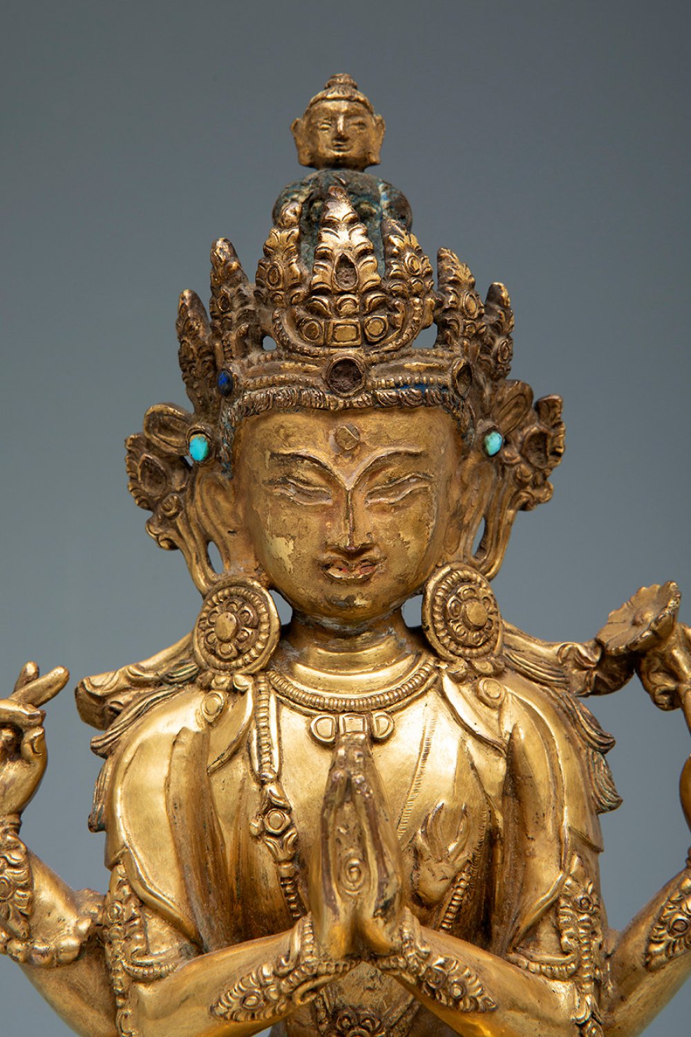 Bodhisattva; Beijing or Tibet. Ming Dynasty. 15TH-16TH C. Gilt and chiselled bronze inlaid with - Bild 5 aus 5