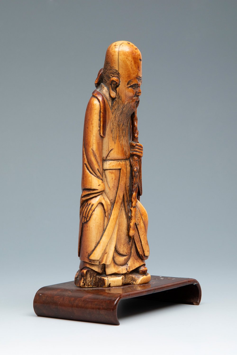 SHOU-LAO; China, Ming dynasty (1638 - 1644)Carved ivoryProvenance: Linart Limited.Size: 13 x 4 x 3,5 - Bild 2 aus 3