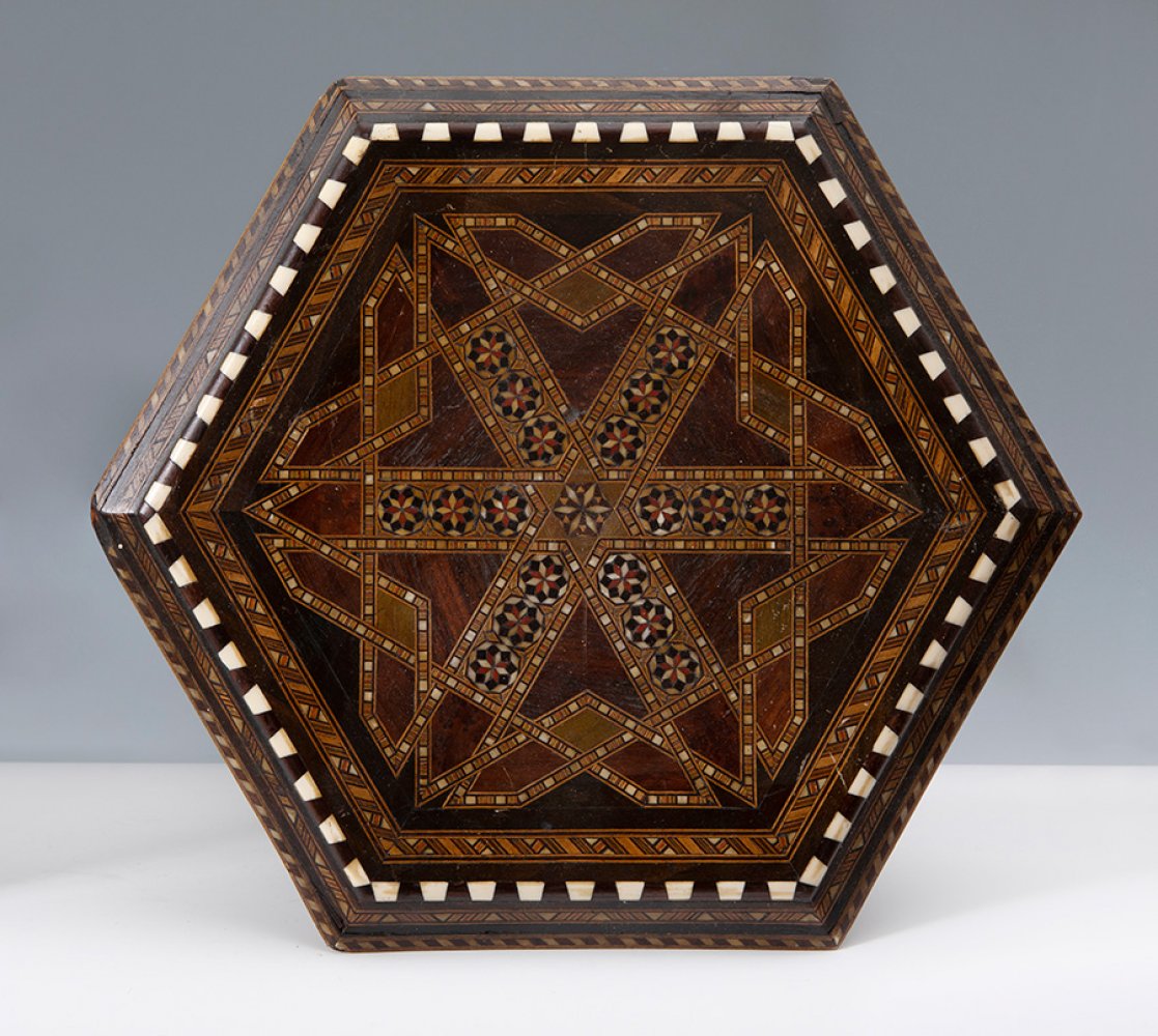 Pair of 19th century Granadian coffee tables.Walnut wood and bone inlay.Measurements: 45 x 34 x 38 - Image 5 of 6