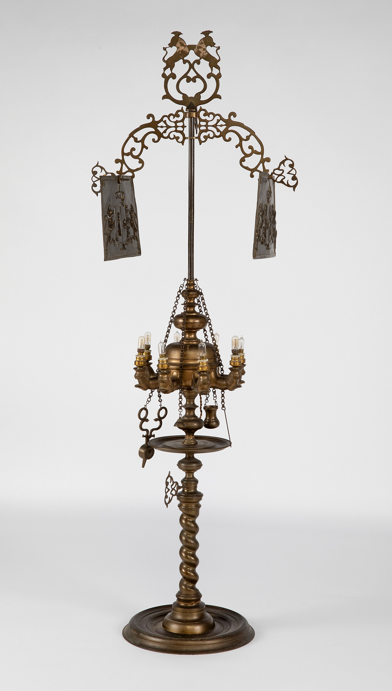 19th century oil lamp.Bronze.Later electrified. Preserves all the bulbs.Measurements: 146 x 50 x