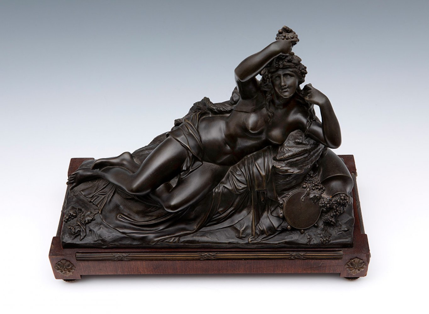French or Italian school, mid-19th century."Allegory of Autumn".Patinated bronze. Wooden base. - Image 4 of 5