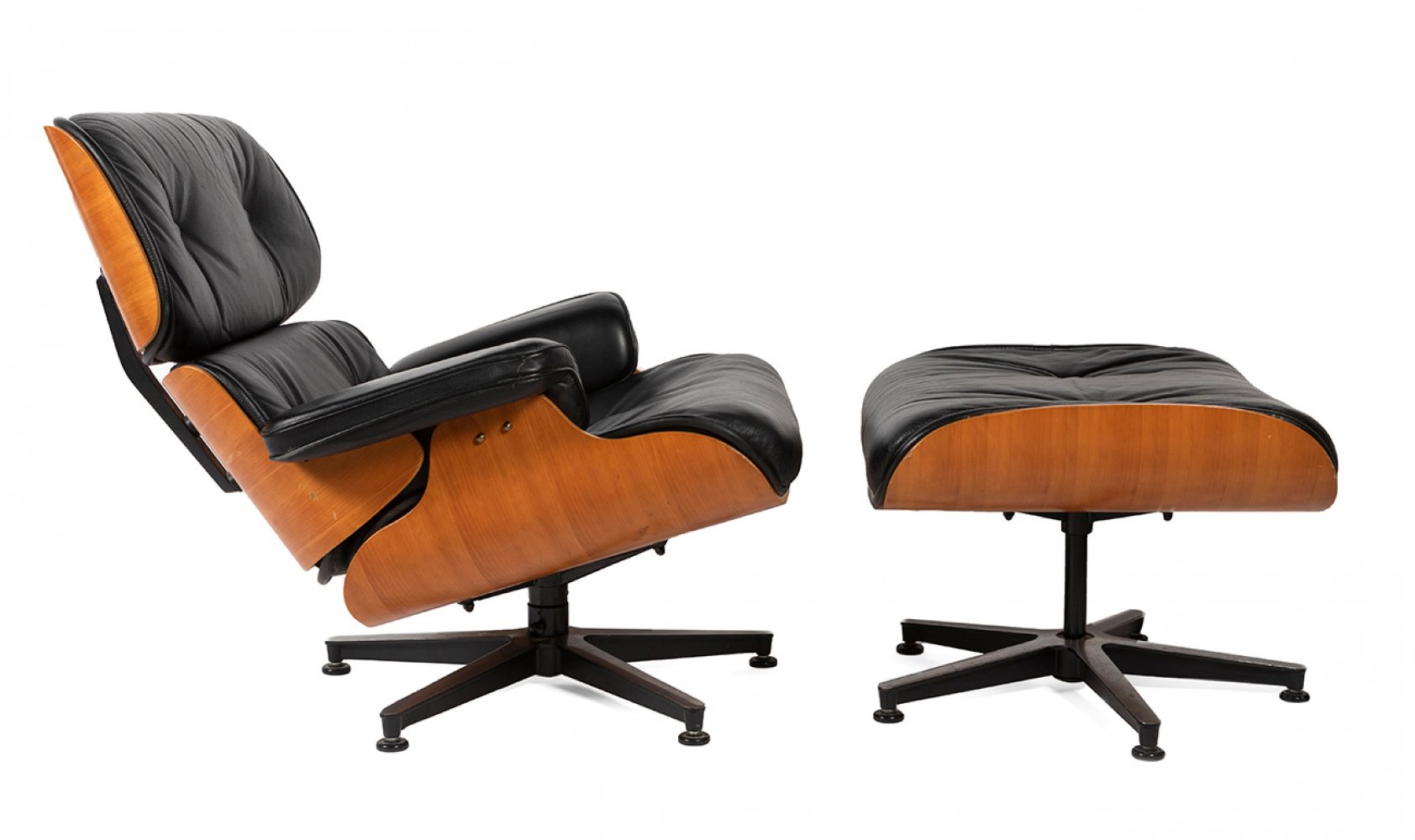 CHARLES EAMES (USA, 1907 - 1978) & RAY EAMES (USA, 1912 - 1988)."Lounge Chair & Ottoman", design - Image 5 of 6