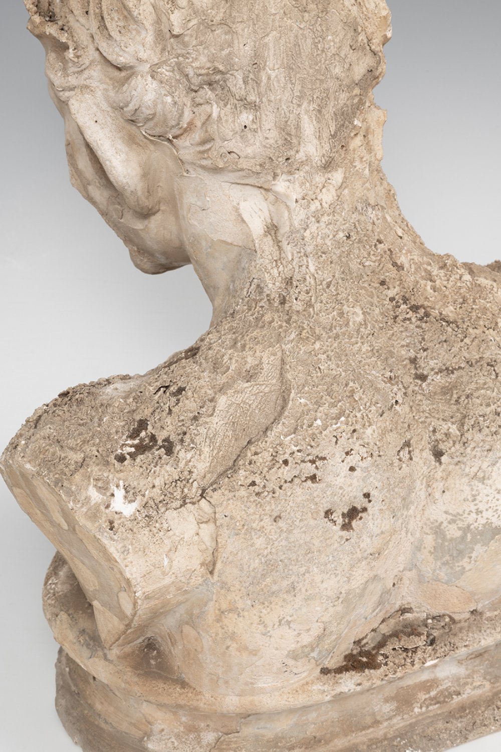 Satyr bust; Italy, 19th century.Plaster.It has faults and losses.Measurements: 47 x 42 x 32 cm.Round - Image 6 of 7