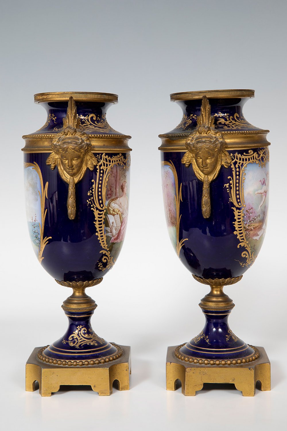 Pair of goblets; Sèvres, late 19th century.Porcelain and bronze.Signed Feccalti.With felling loss ( - Image 3 of 5