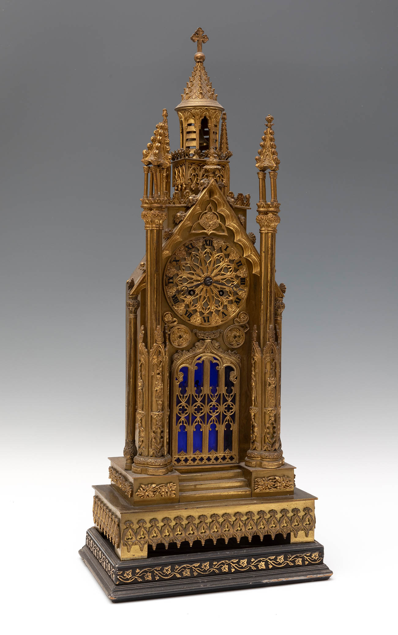 Neo-Gothic clock. France, ca. 1840.Bronze.Wooden base.With First Empire movement.Measurements: 66