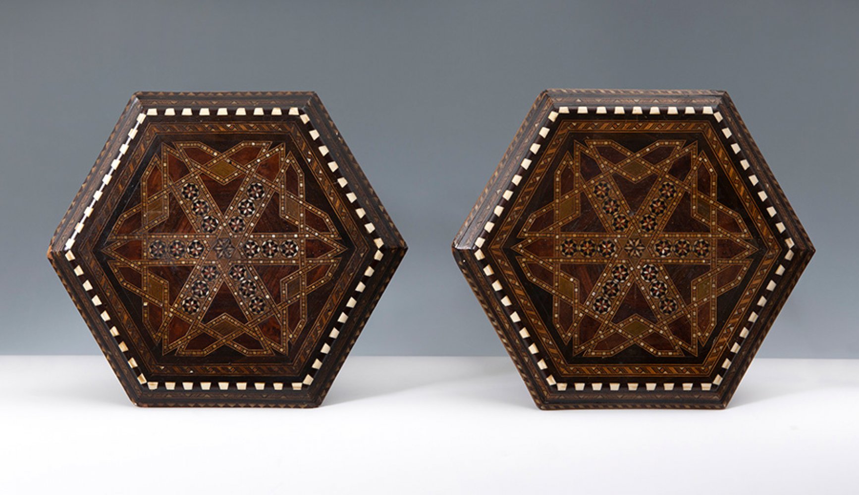 Pair of 19th century Granadian coffee tables.Walnut wood and bone inlay.Measurements: 45 x 34 x 38 - Image 2 of 6