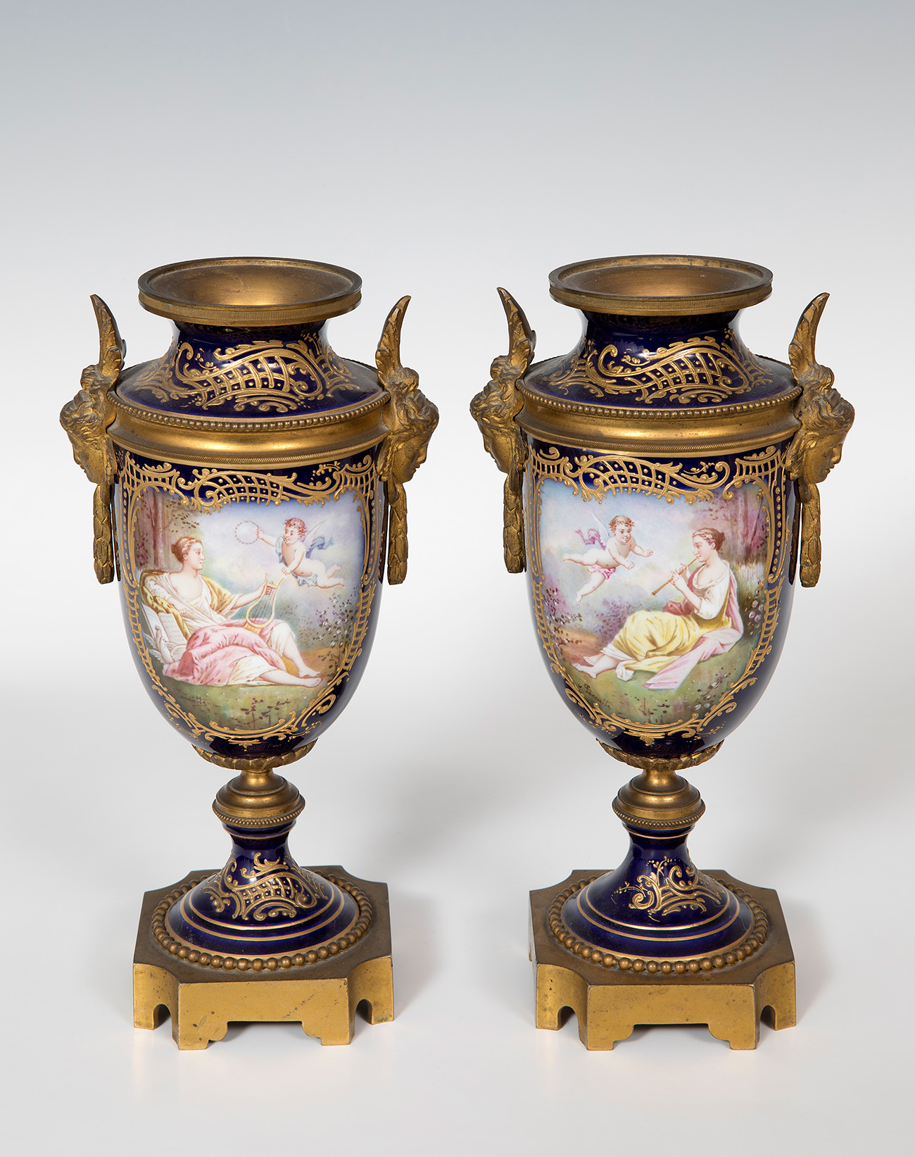 Pair of goblets; Sèvres, late 19th century.Porcelain and bronze.Signed Feccalti.With felling loss (