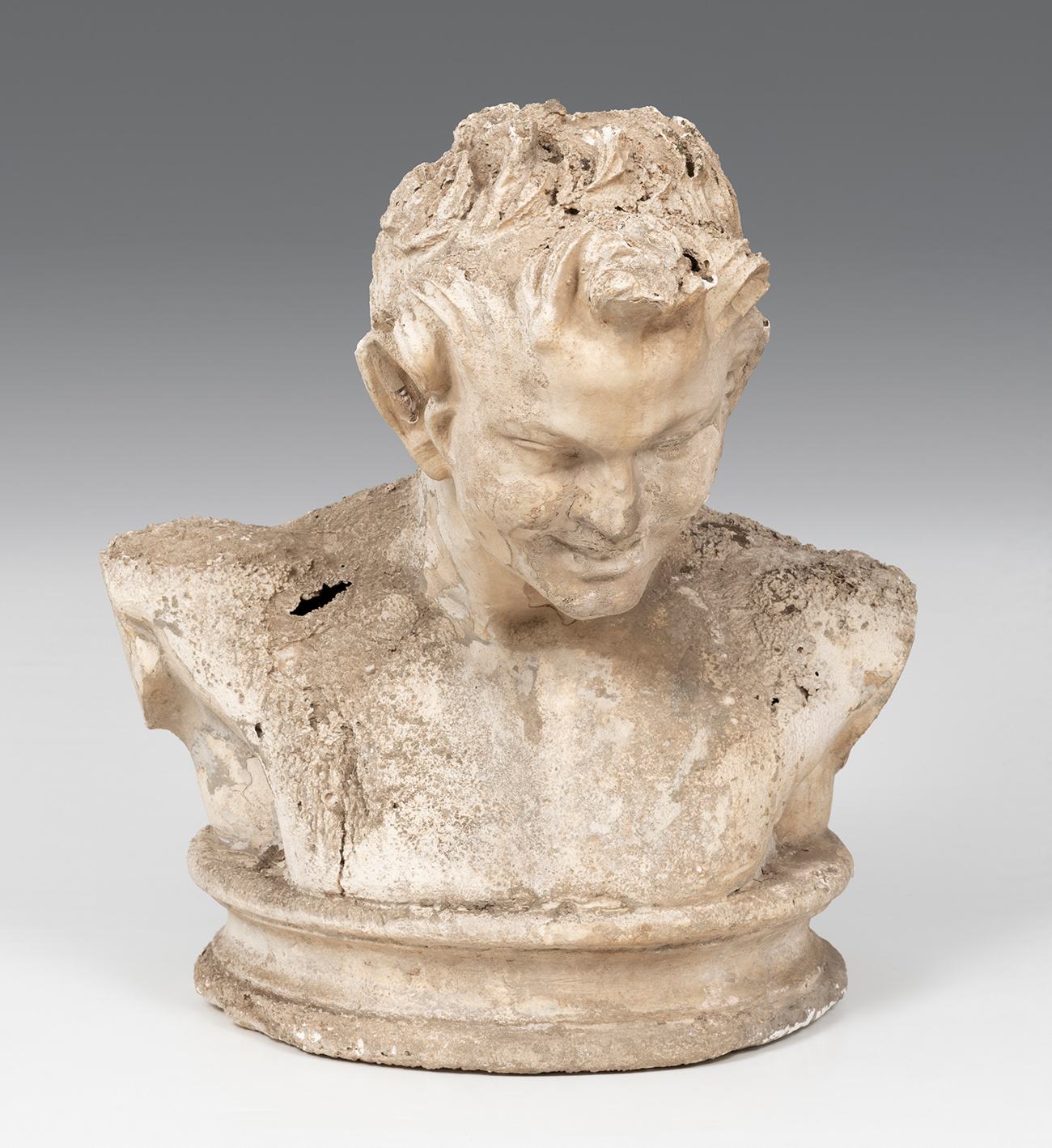 Satyr bust; Italy, 19th century.Plaster.It has faults and losses.Measurements: 47 x 42 x 32 cm.Round