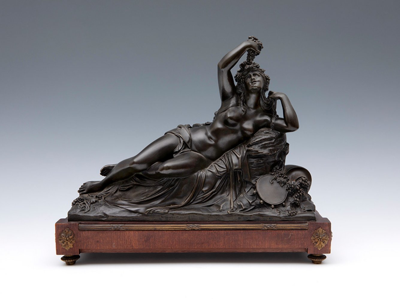 French or Italian school, mid-19th century."Allegory of Autumn".Patinated bronze. Wooden base. - Image 2 of 5