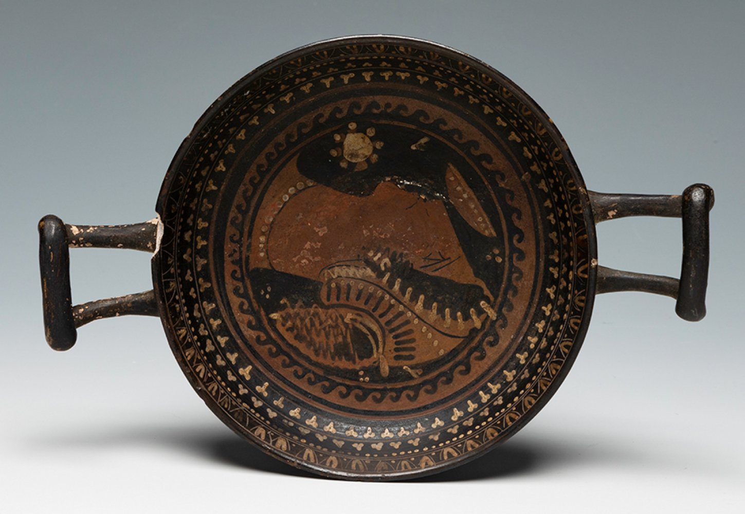 Greek kylix, late 5th century BC.Painted and decorated pottery.Attached is a report issued by - Image 4 of 4