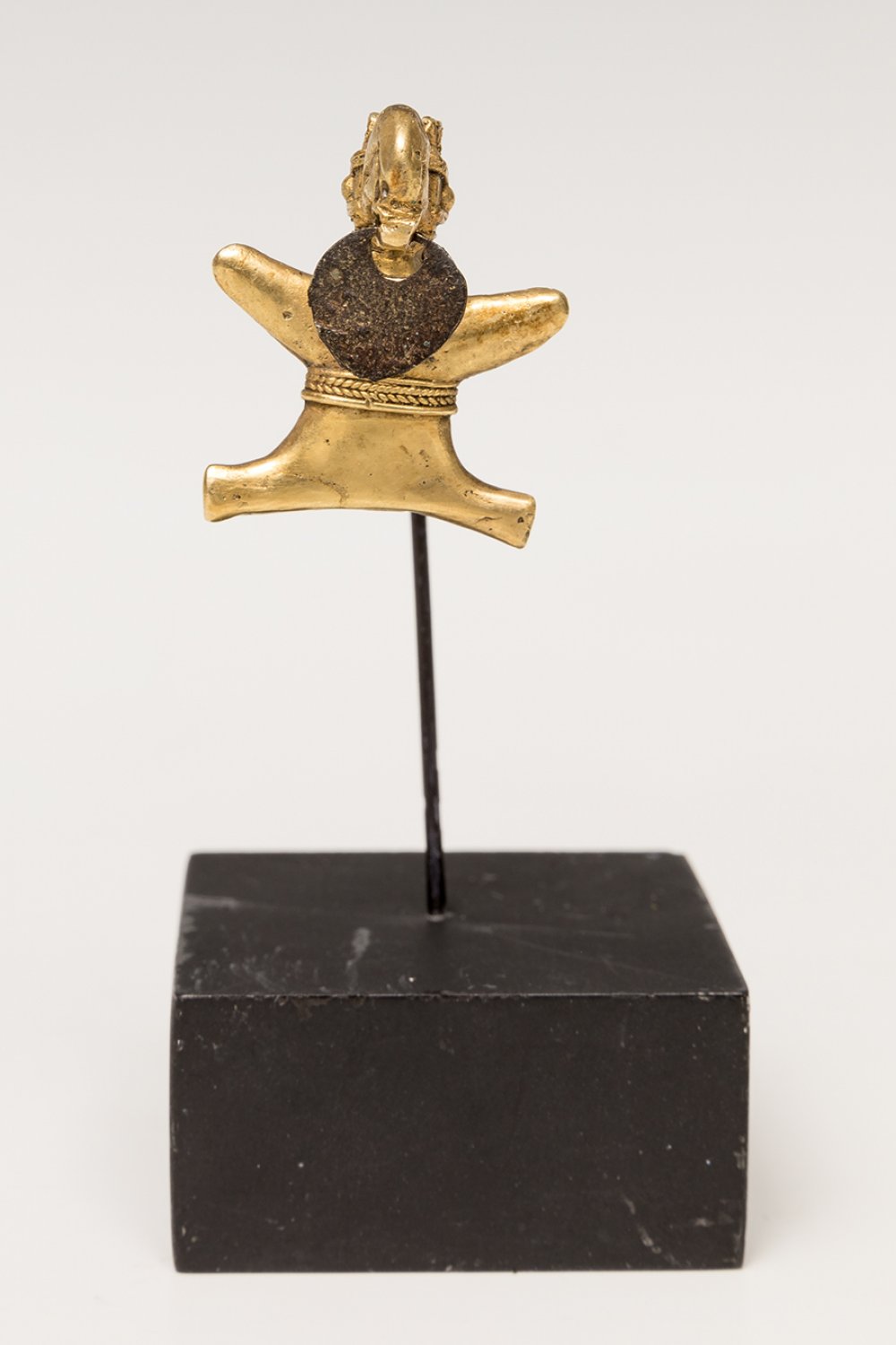 Eagle pendant; Colombia, Tayrona Indians, Quimbaya culture; AD 800-1500.Tumbaga (gold and copper - Image 5 of 5