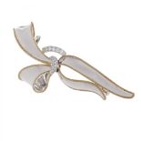 Bow-shaped brooch in 18 kt yellow and white gold. and brilliant cut diamonds of 1 cts (