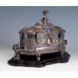 Jewellery box, could be MASRIERA Y CARRERAS. Barcelona, first quarter of the 20th century.Silver and