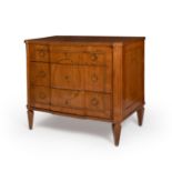 Dutch Louis XVI commode, ca. 1780.Fruitwood.With key.With marks of use.Measurements: 82 x 92 x 53,