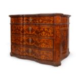 Chest of drawers. Italy, late seventeenth century - pps. s.XVIII.In walnut wood, marquetry of