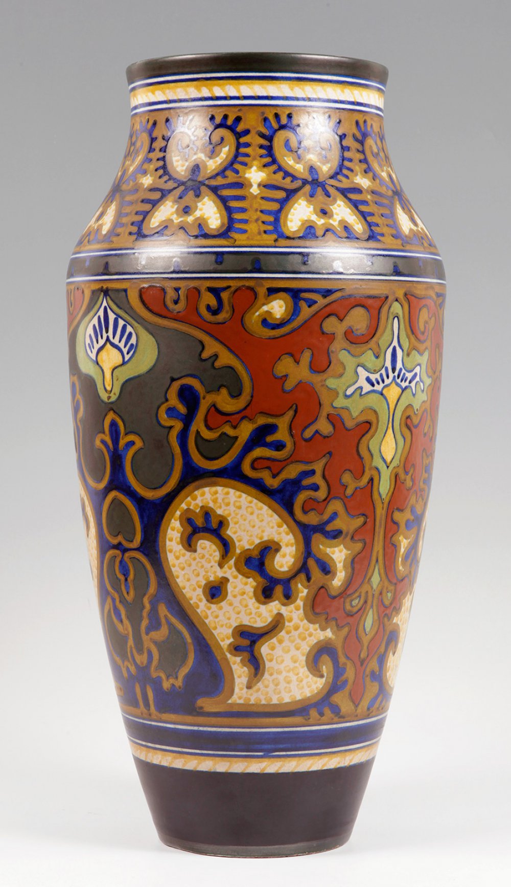 Art Deco vase; Gouda, The Netherlands, ca. 1915.Glazed ceramic.With marks on the reverse.