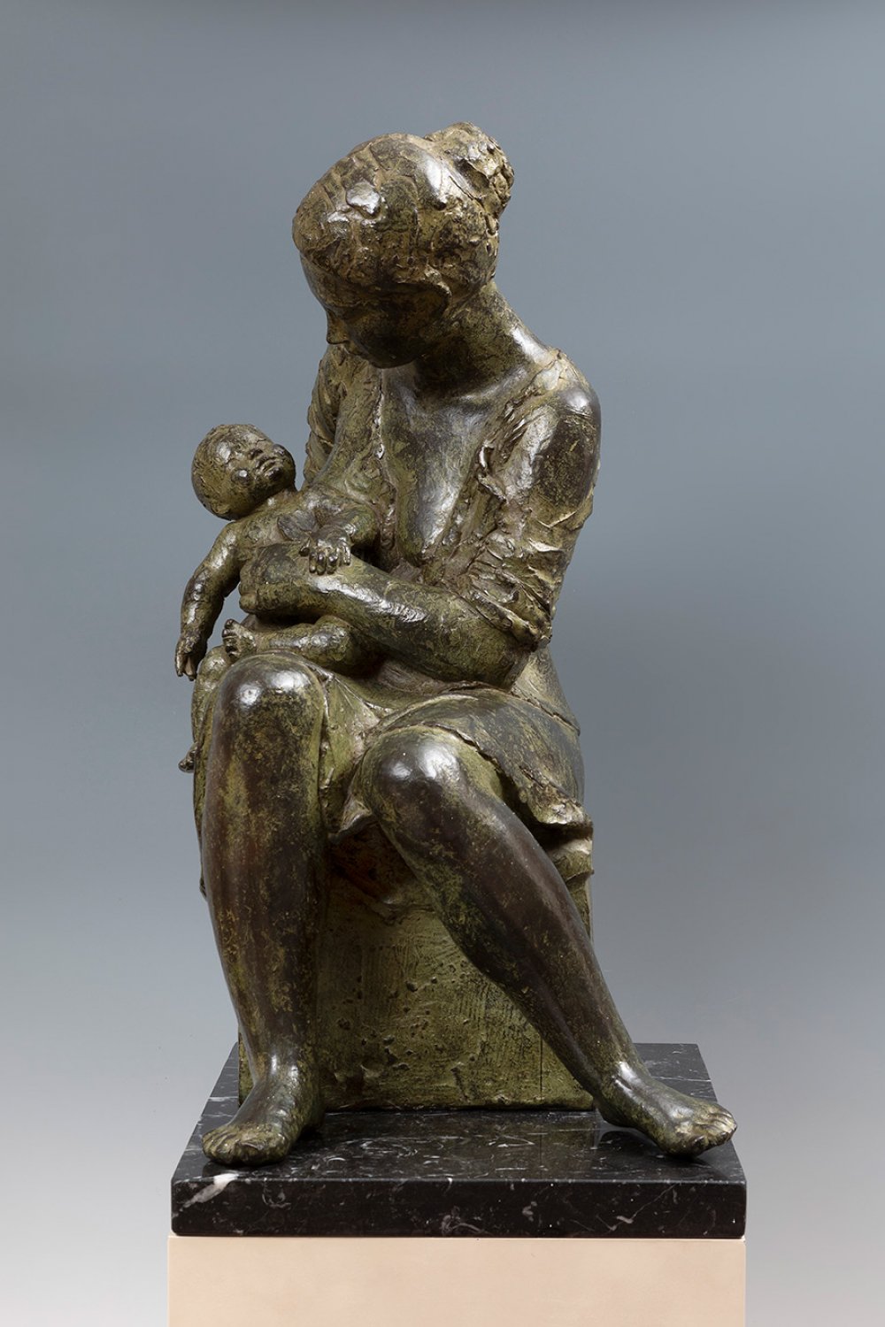 LUISA GRANERO SIERRA (Barcelona, 1924)."Maternity".Sculpture in patinated bronze, on marble base. - Image 4 of 6