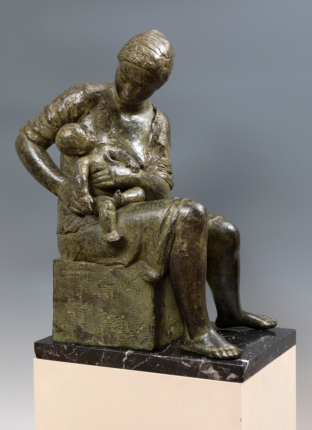 LUISA GRANERO SIERRA (Barcelona, 1924)."Maternity".Sculpture in patinated bronze, on marble base.