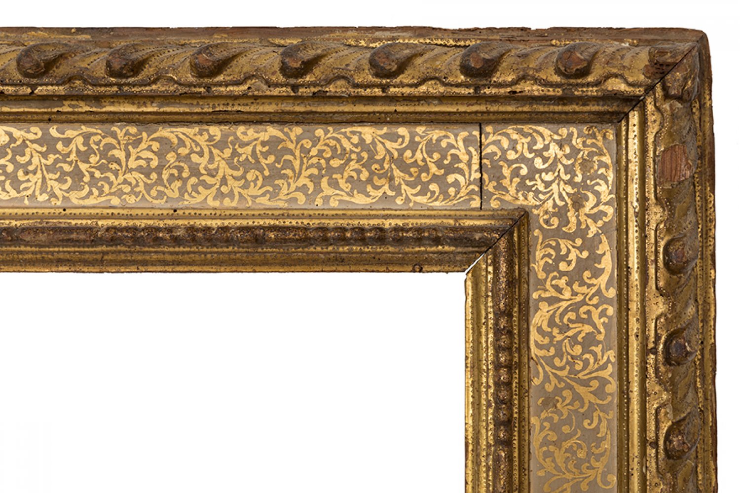 Frame; Italy, 18th century.Gilded carved wood.Gilding and carving losses.Preserves xylophagous - Image 3 of 6