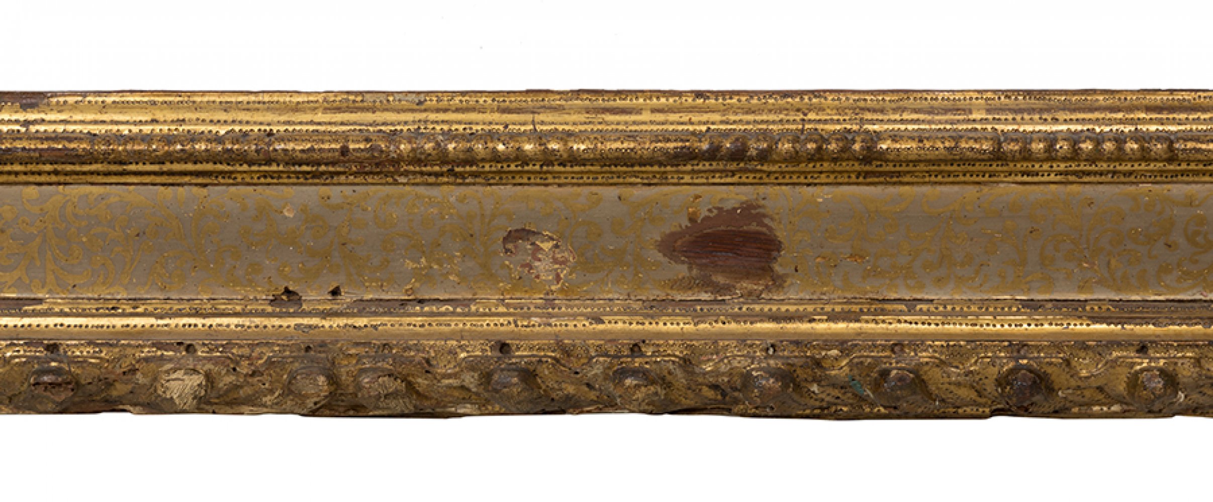 Frame; Italy, 18th century.Gilded carved wood.Gilding and carving losses.Preserves xylophagous - Image 2 of 6