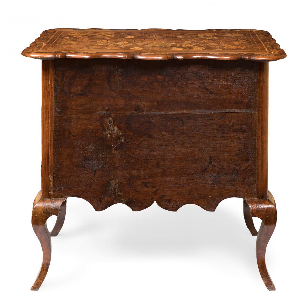 Dutch chest of drawers, 18th century.With marquetry.Bronze handles.Measurements: 80 x 87 x 58 cm. - Image 4 of 7