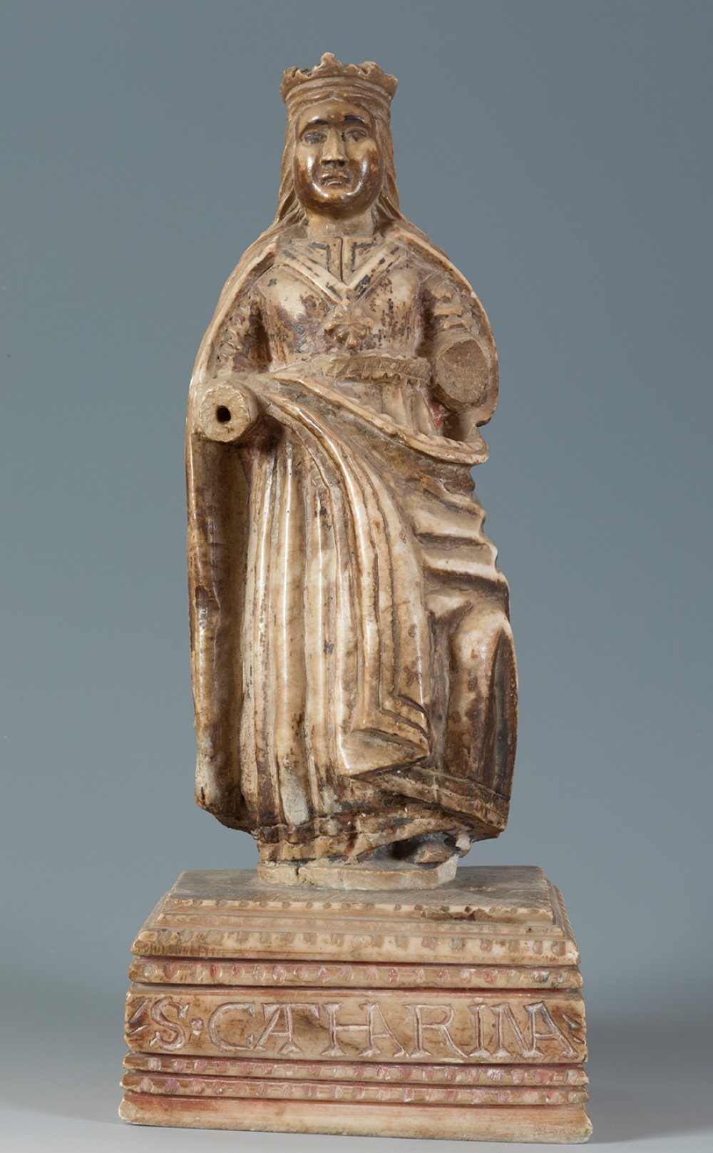 Spanish school, 19th century."Saint Catherine".Carving in alabaster.Measurements: 40 cm. high. - Image 4 of 5