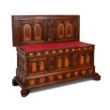 Catalan chest, 18th century.Walnut and marquetry.Measurements: 72 x 145 x 56 cm.Catalan chest from