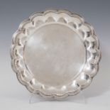 925 silver salver of the firm VILLANUEVA and LAISECA, with a circular poly-lobed shape, with a