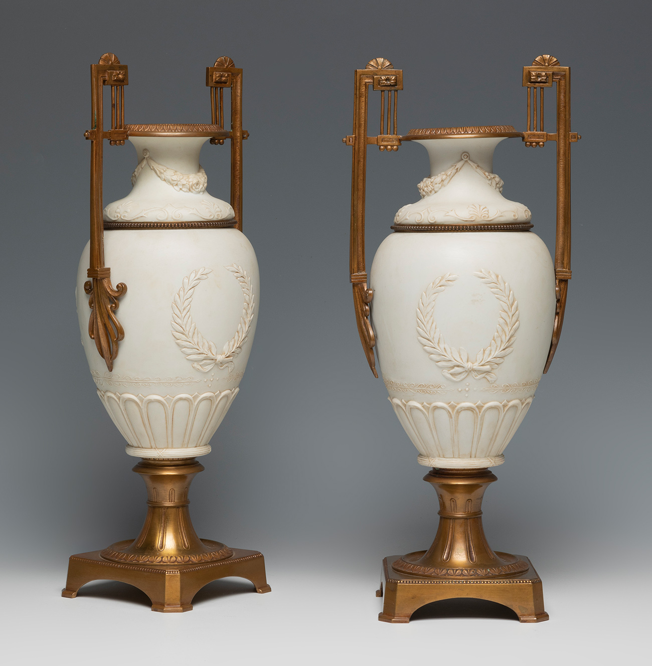 Pair of vases. France, 19th century.Biscuit and bronze.Measurements: 45 cm. high.Pair of vases in - Image 2 of 5