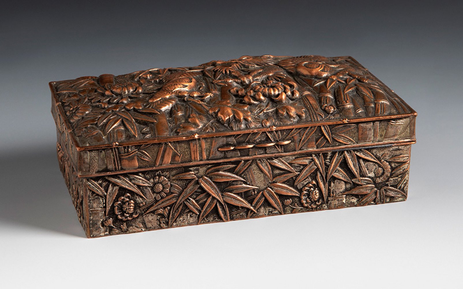 YAMATO-GUMI (active in Japan 1899-1960).Art Deco jewellery box, ca.1940.Manufacture in copper-plated