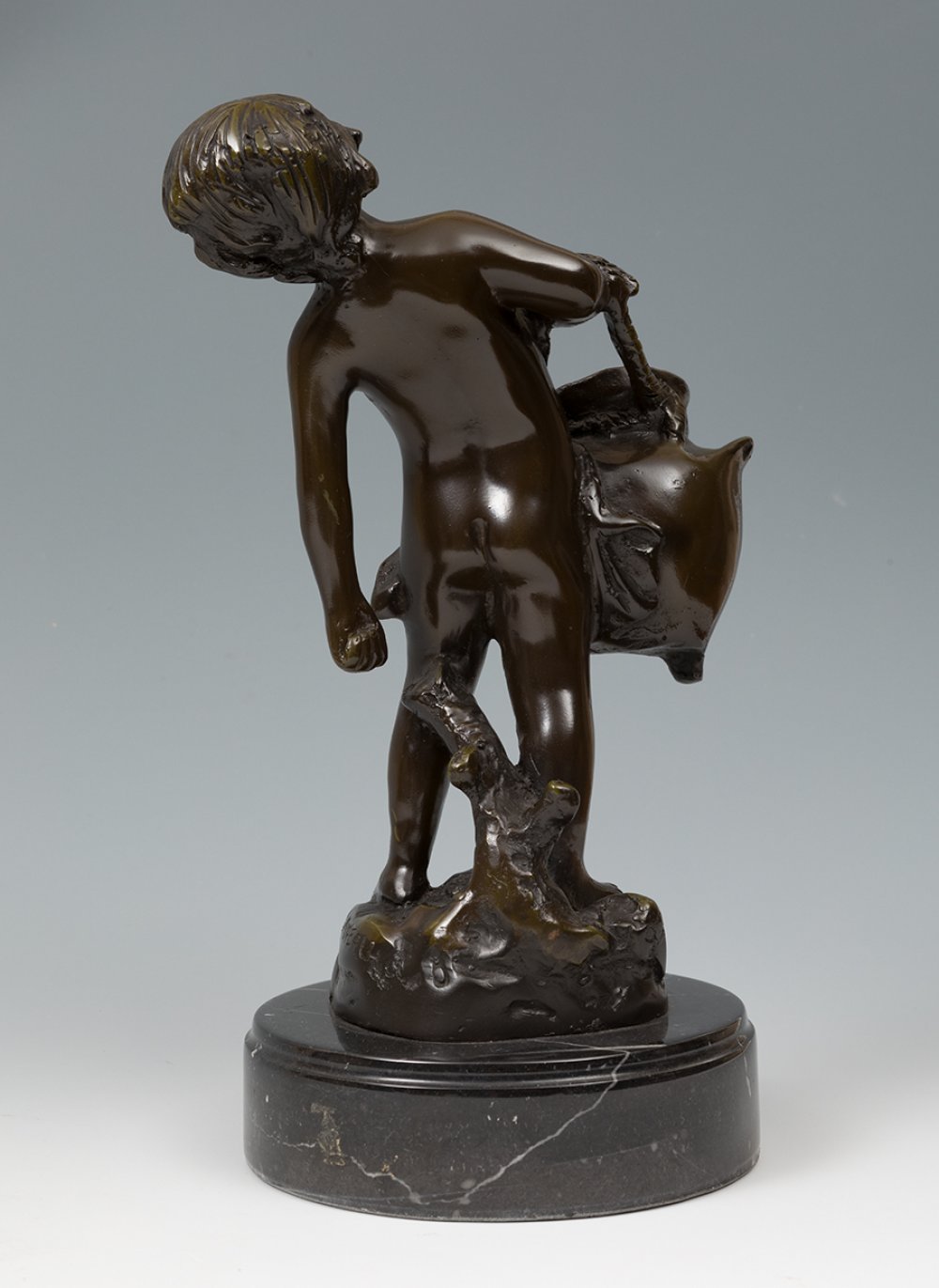 AUGUSTE MOREAU (France, 1834 - 1917)."Boy with a Pitcher".Bronze.Signed.Size: 24 cm (height); 4 - Image 3 of 4