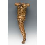 Torchero-cornucopia; Italy, 18th century.Carved and gilded wood.It shows wear and tear.Measurements: