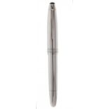 MONTBLANC MEISTERSTÜK FOUNTAIN PEN.Barrel made of sterling silver.Two-tone 18 Kts gold nib, M-