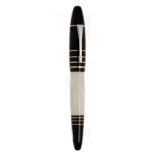 MONTBLANC FOUNTAIN PEN "F.SCOTT FITZGRALD WRITERS EDITION".Barrel in black white resin.Two-tone 18