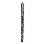 PEDRO DURÁN FOUNTAIN PEN.Silver barrel with black lacquer.Silver nib.No box.Measurements: 14.5 cm.