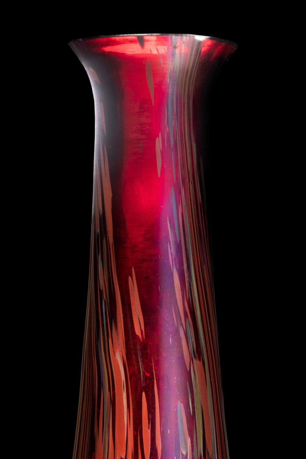 Jugendstil LOETZ vase; Austria, ca. 1900.Iridescent blown glass.An iridescent blown glass vase - Image 3 of 4