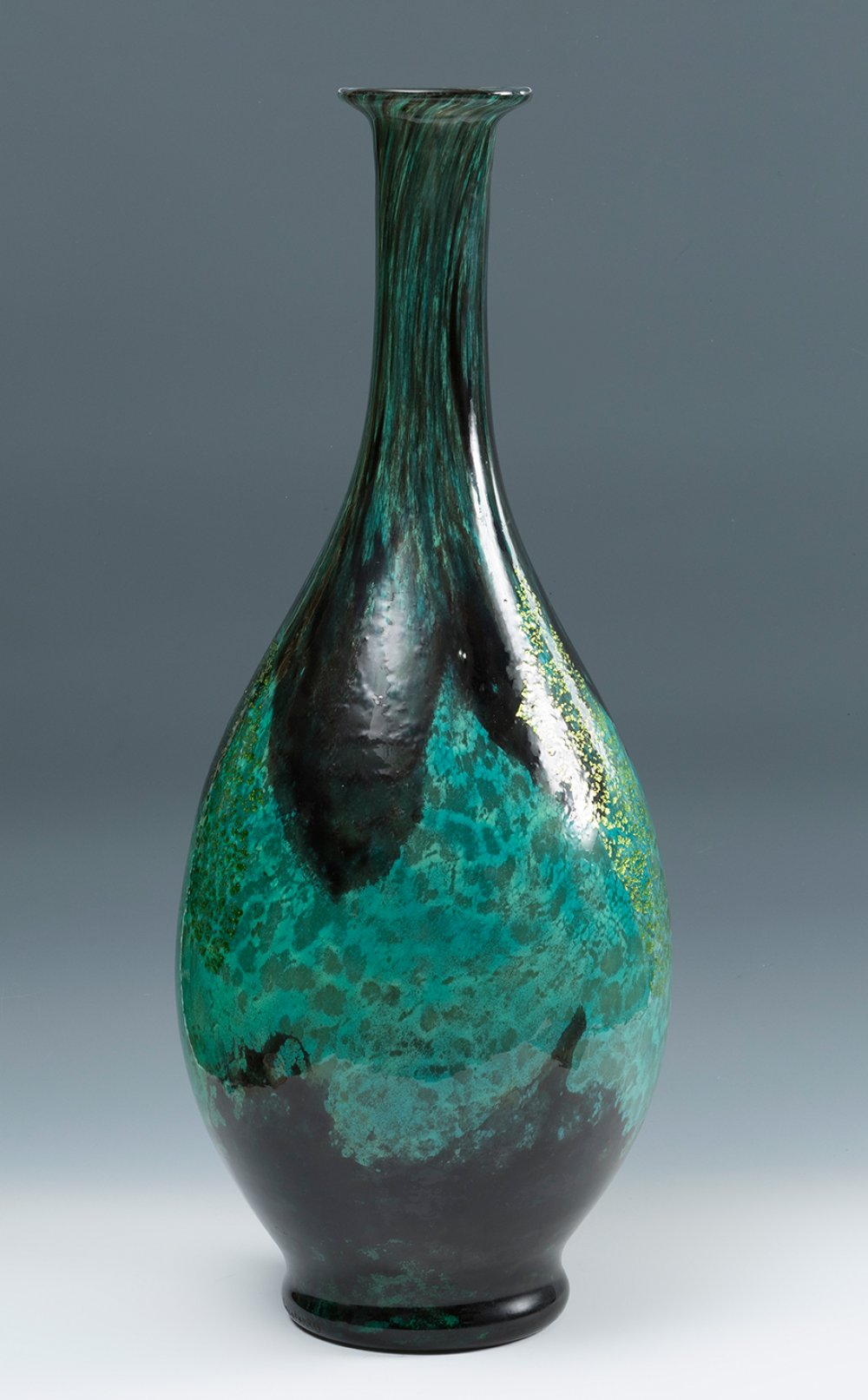 DAUM. Nancy, France, ca.1900.Large Art Nouveau vase.Blown glass, with gold inclusions.Signed "Daum - Image 6 of 6