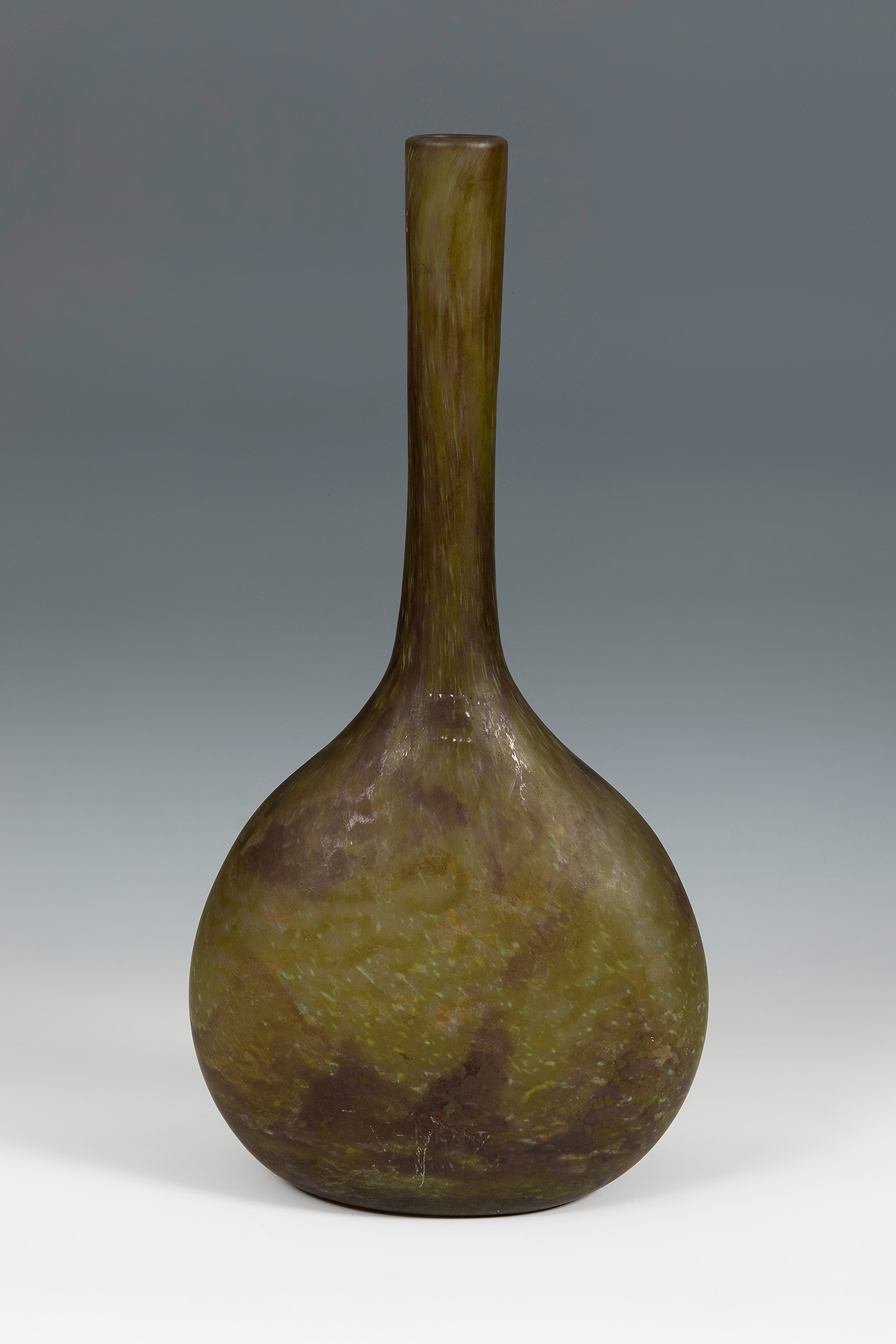 DAUM. Nancy, France, ca.1910.Soliflore vase. Model "Piedra Fina".In blown glass.Signed on the - Image 2 of 5