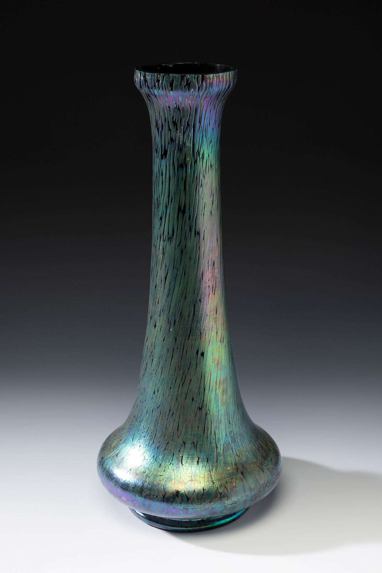 Jugendstil LOETZ vase; Austria, ca. 1895.Iridescent blown glass.An iridescent blown glass vase
