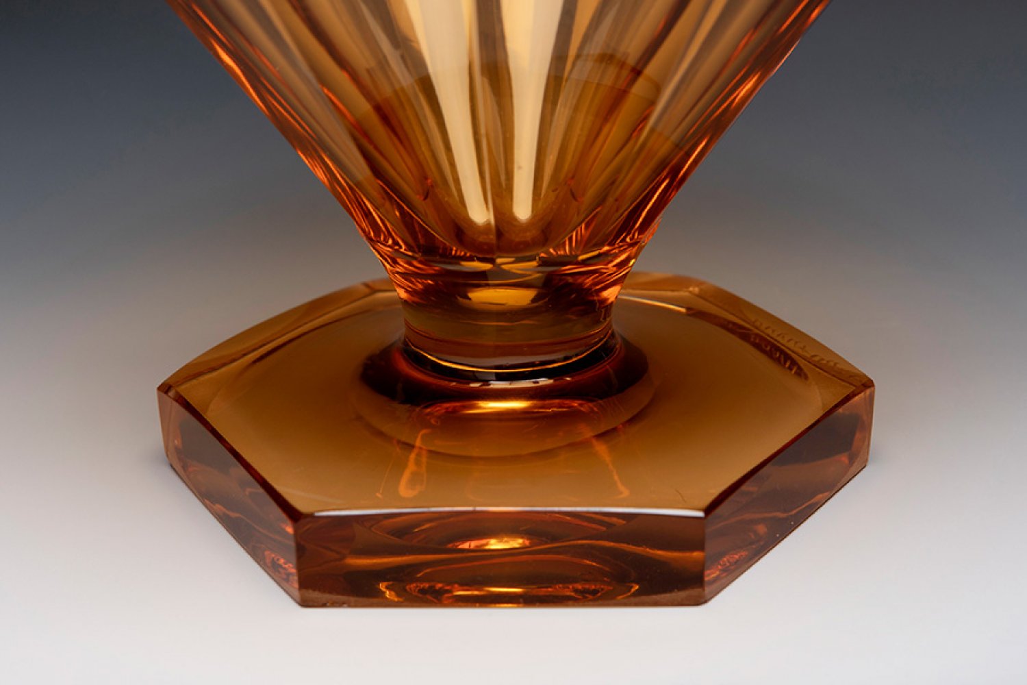 DAUM. Nancy, France, ca.1920.Art Deco centrepiece of dodecagonal form in translucent glass cut in - Image 5 of 5