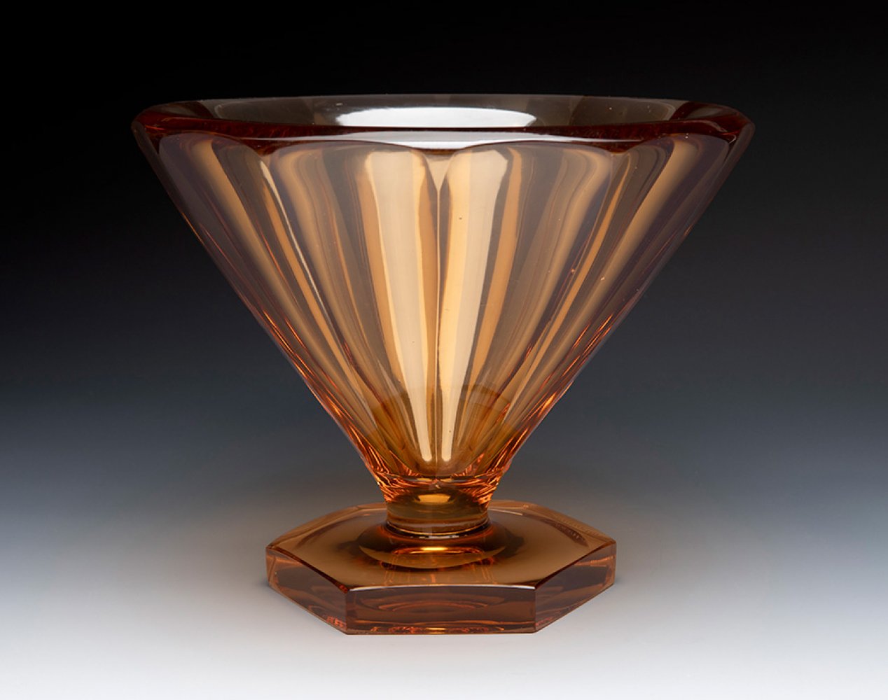 DAUM. Nancy, France, ca.1920.Art Deco centrepiece of dodecagonal form in translucent glass cut in - Image 3 of 5