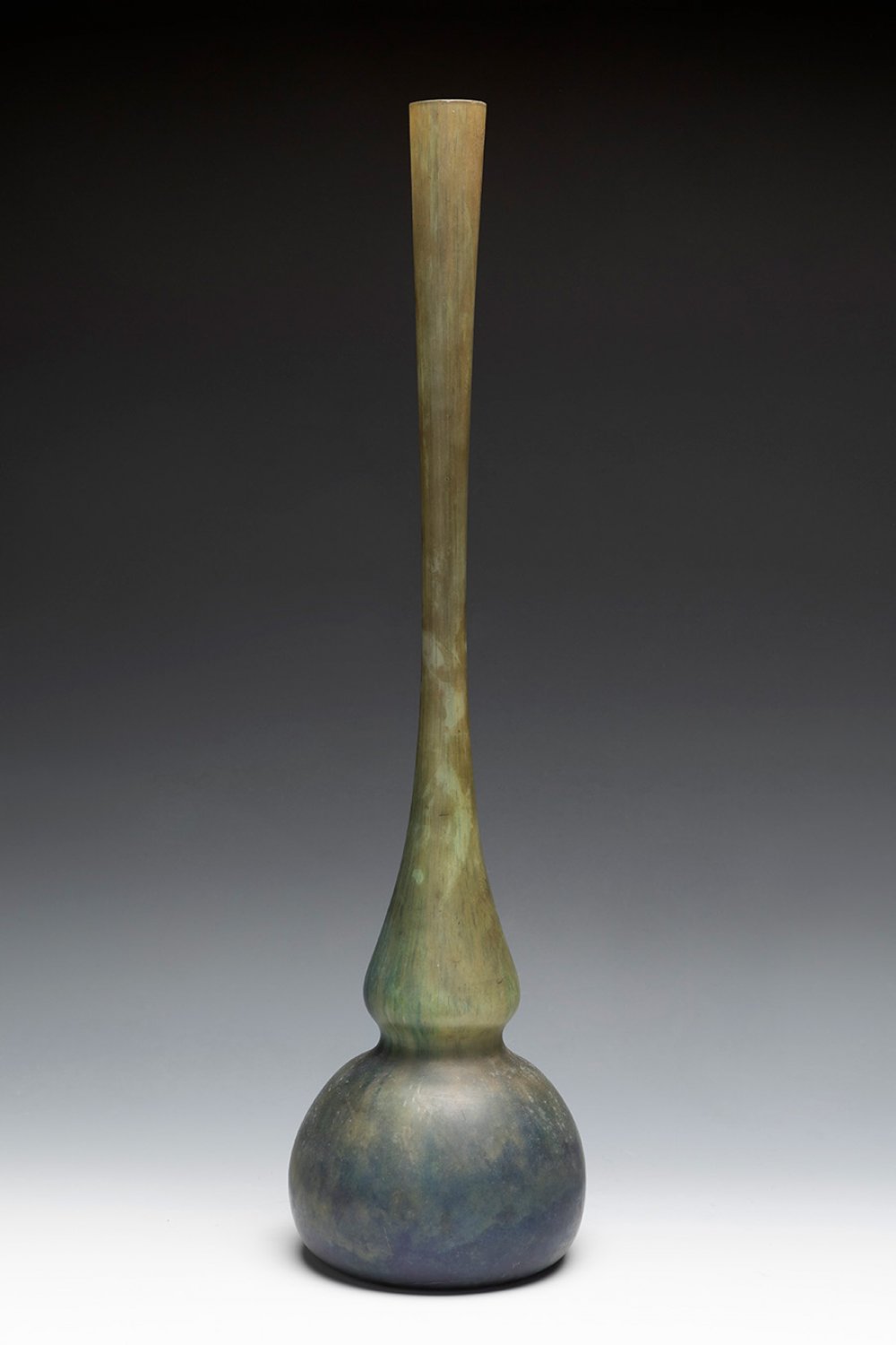 DAUM FRÈRES. Nancy, France, ca.1910.Berluze" soliflower vase.In blown glass.Signed on the side " - Image 2 of 4