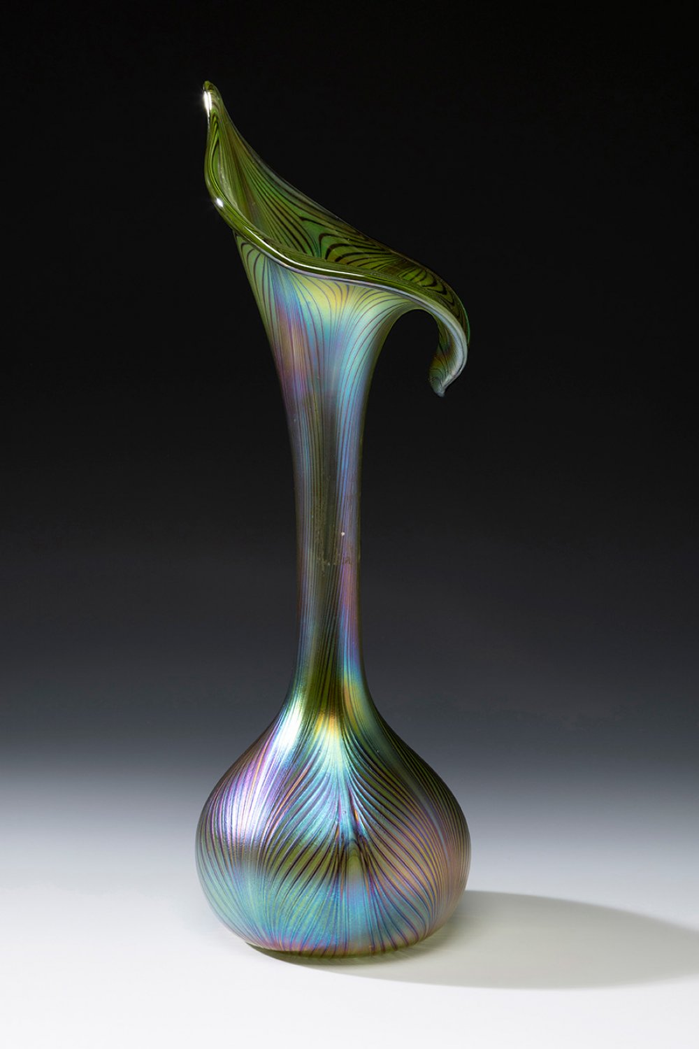 Jugendstil LOETZ vase; Austria, ca. 1895.Iridescent blown glass.An iridescent blown glass vase - Image 5 of 5