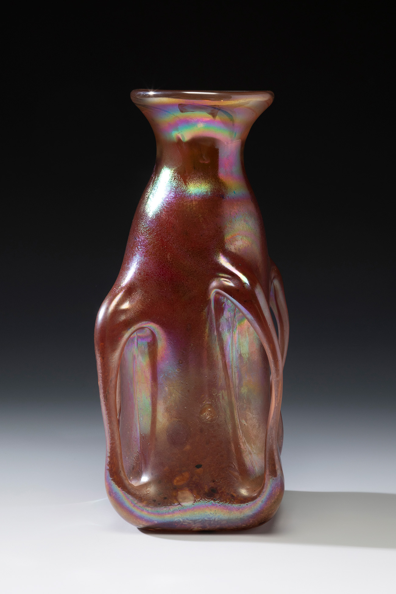 Jugendstil LOETZ vase; Austria, ca. 1902.Iridescent blown glass.Vase in the form of an iridescent