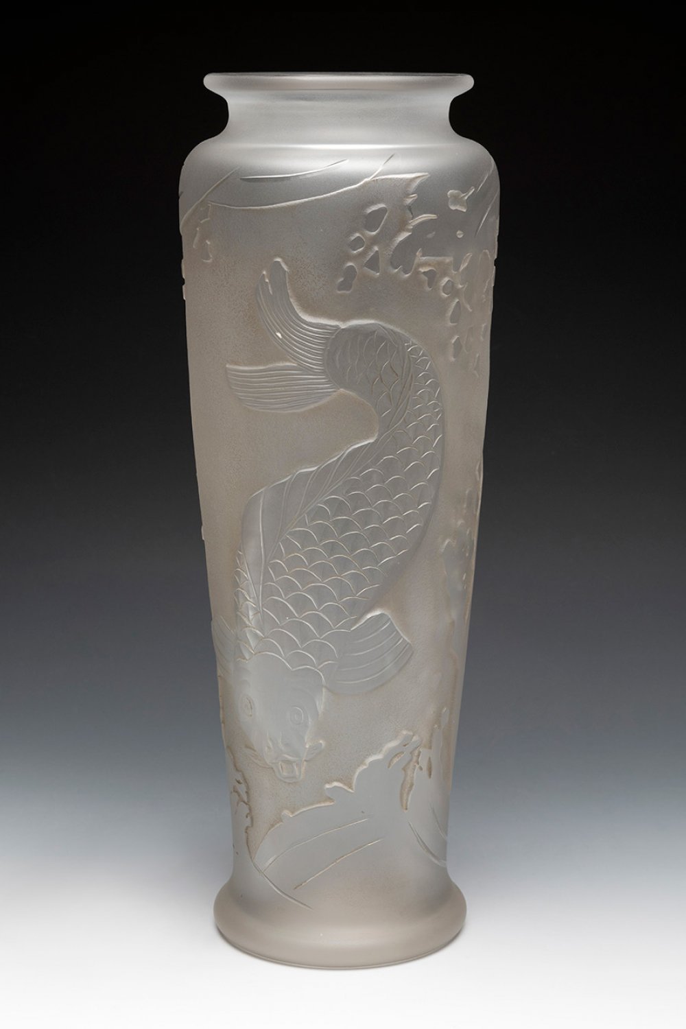 Art Nouveau vase. BACCARAT, ca.1900.Carved glass.Signed "Baccarat" on the base.Procedure: Private - Image 2 of 5