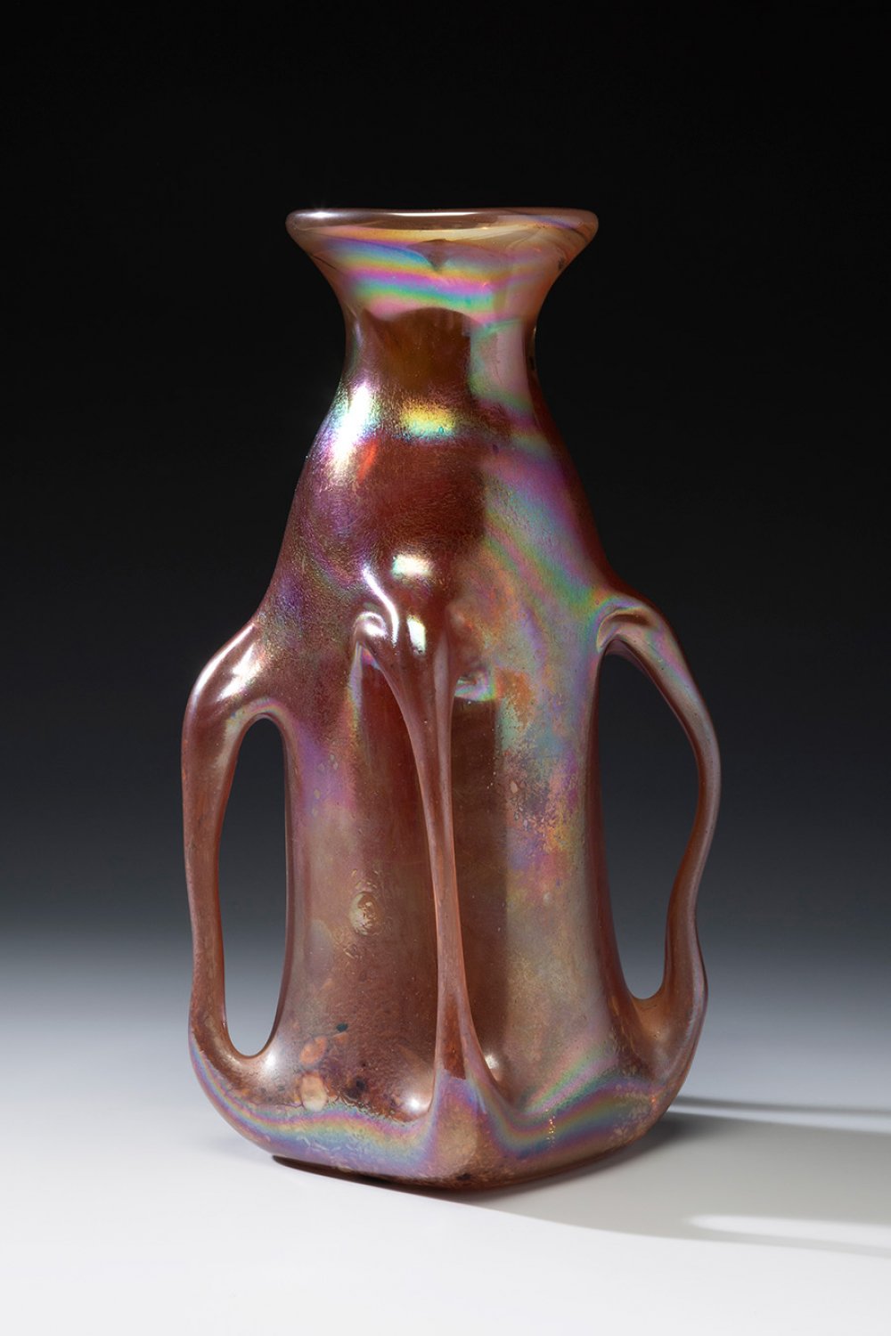 Jugendstil LOETZ vase; Austria, ca. 1902.Iridescent blown glass.Vase in the form of an iridescent - Image 4 of 4