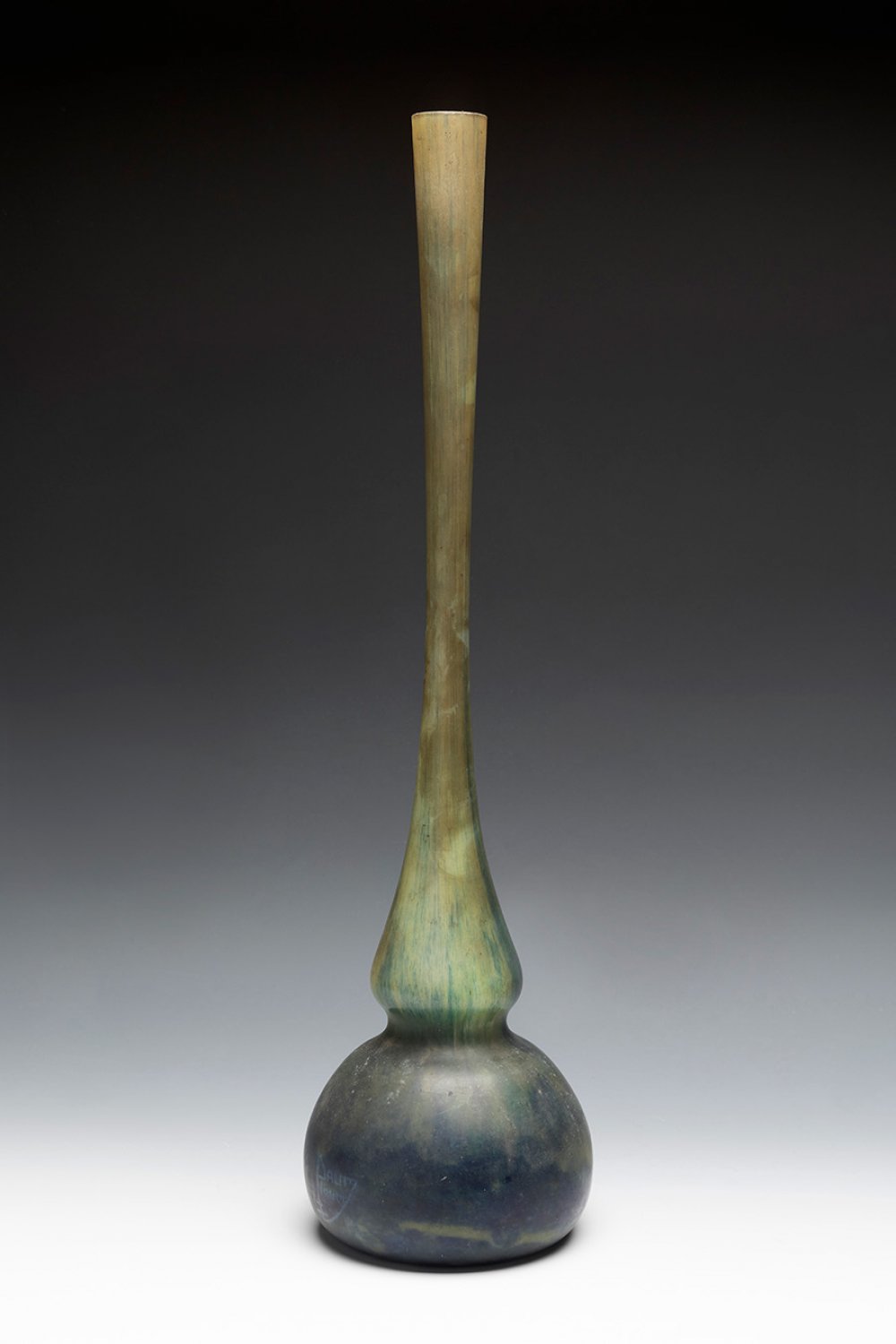 DAUM FRÈRES. Nancy, France, ca.1910.Berluze" soliflower vase.In blown glass.Signed on the side " - Image 4 of 4