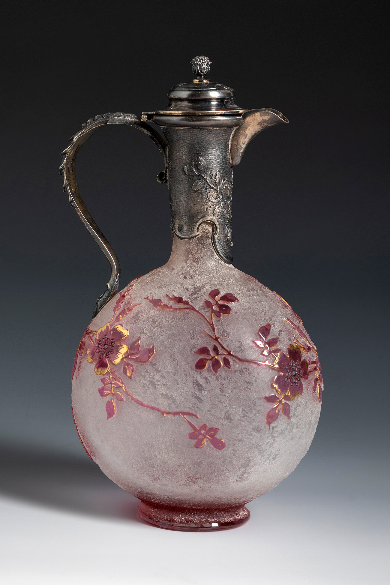 DAUM-Nancy. France, ca. 1900.Art Nouveau jug.Blown and enamelled glass.Signed on the reverse "Daum - Image 3 of 6